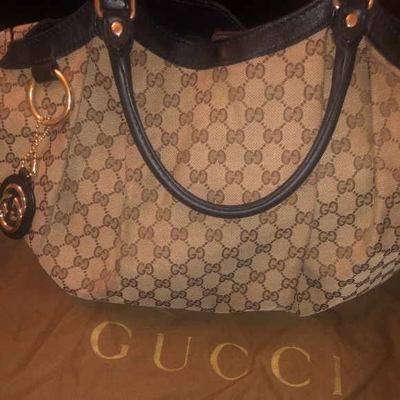 Gucci Handbags - Gucci authentic large sukey handbag